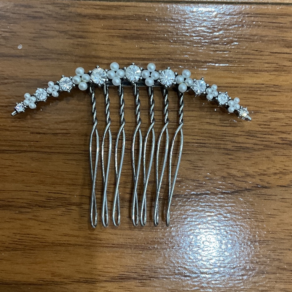 Chloe + Isabel hair accessory